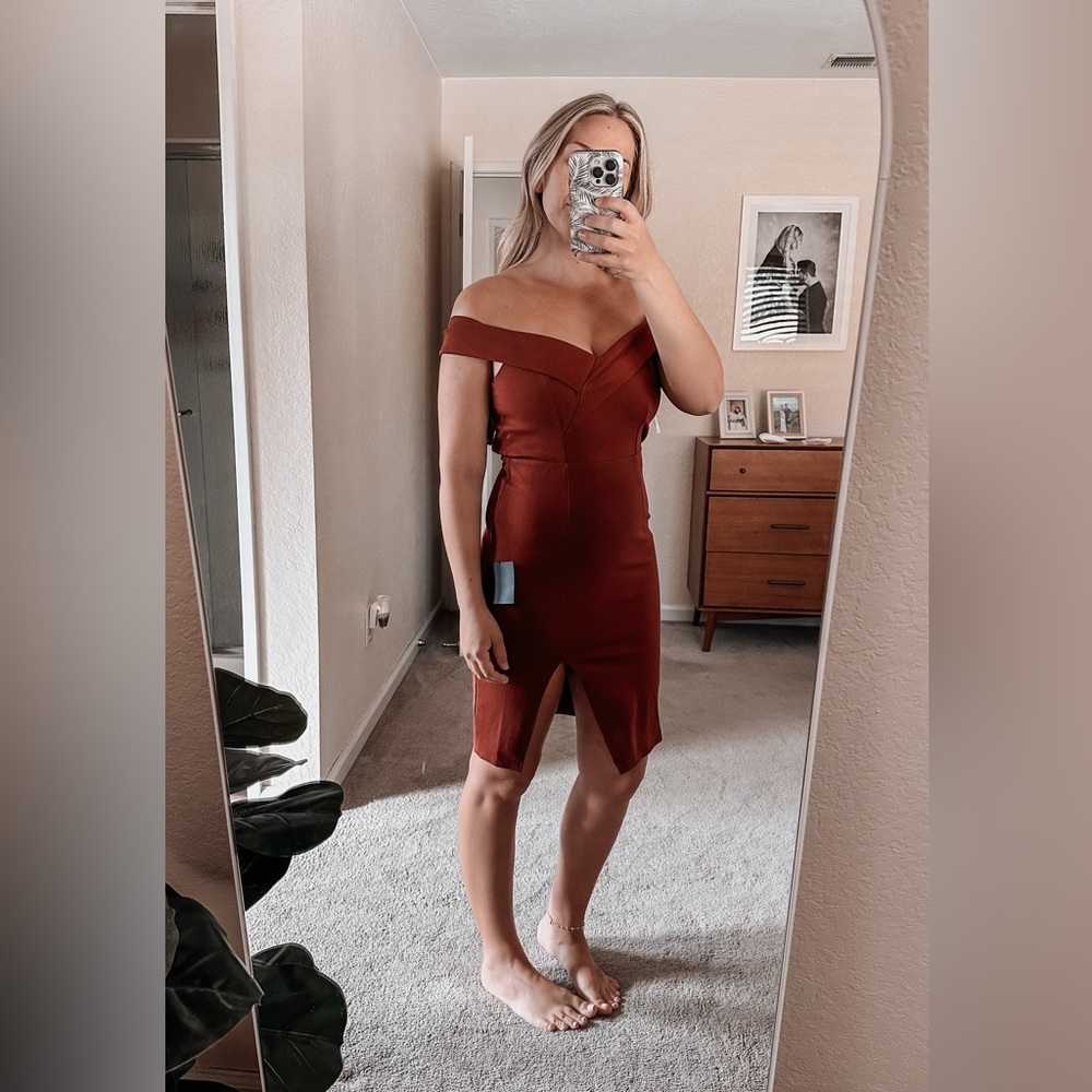 Brand new Lulu’s maroon dress